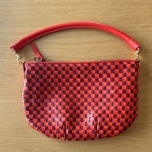 Clare V. Petit Moyen